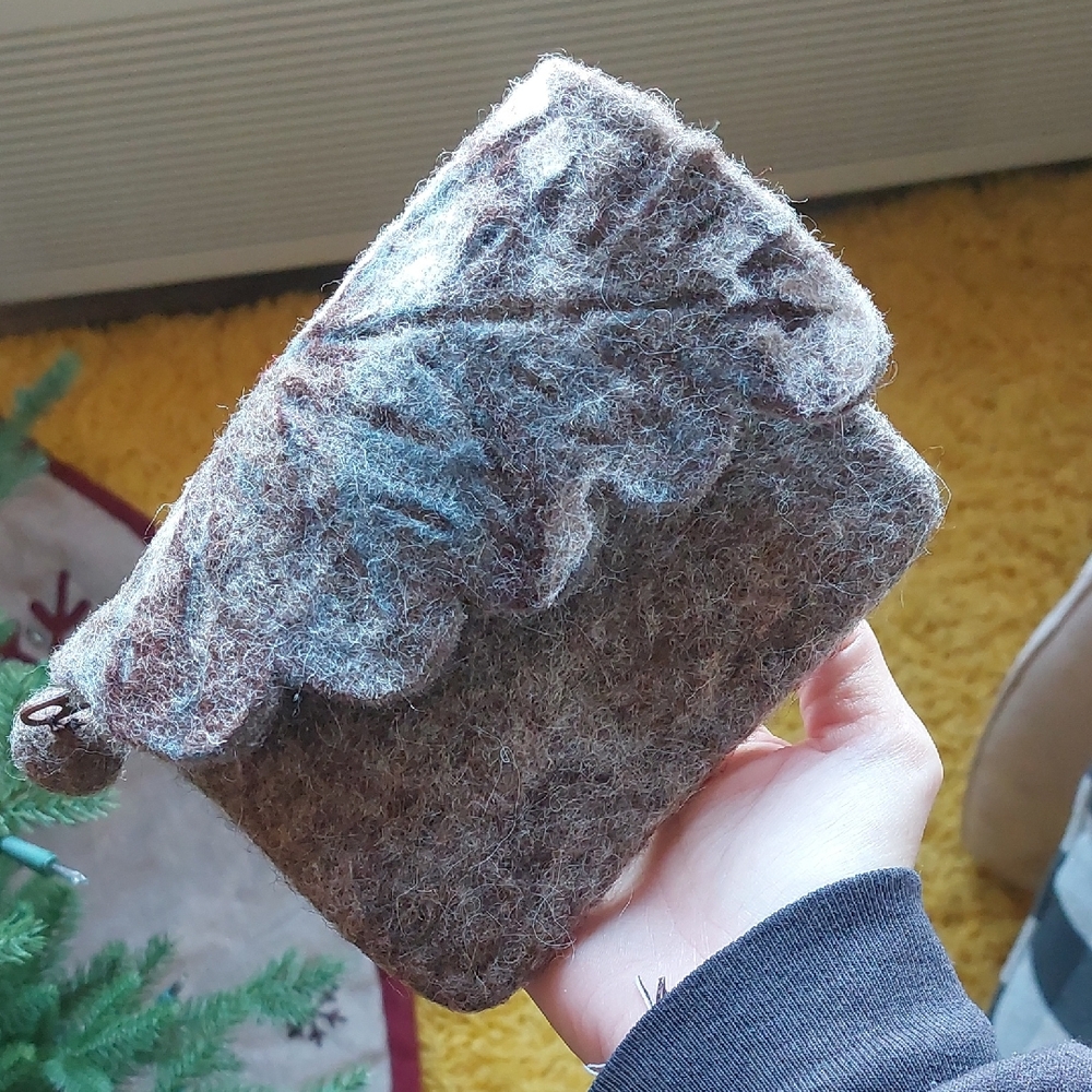 Bird Wing Styled Felt Clutch Wallet With Zipper